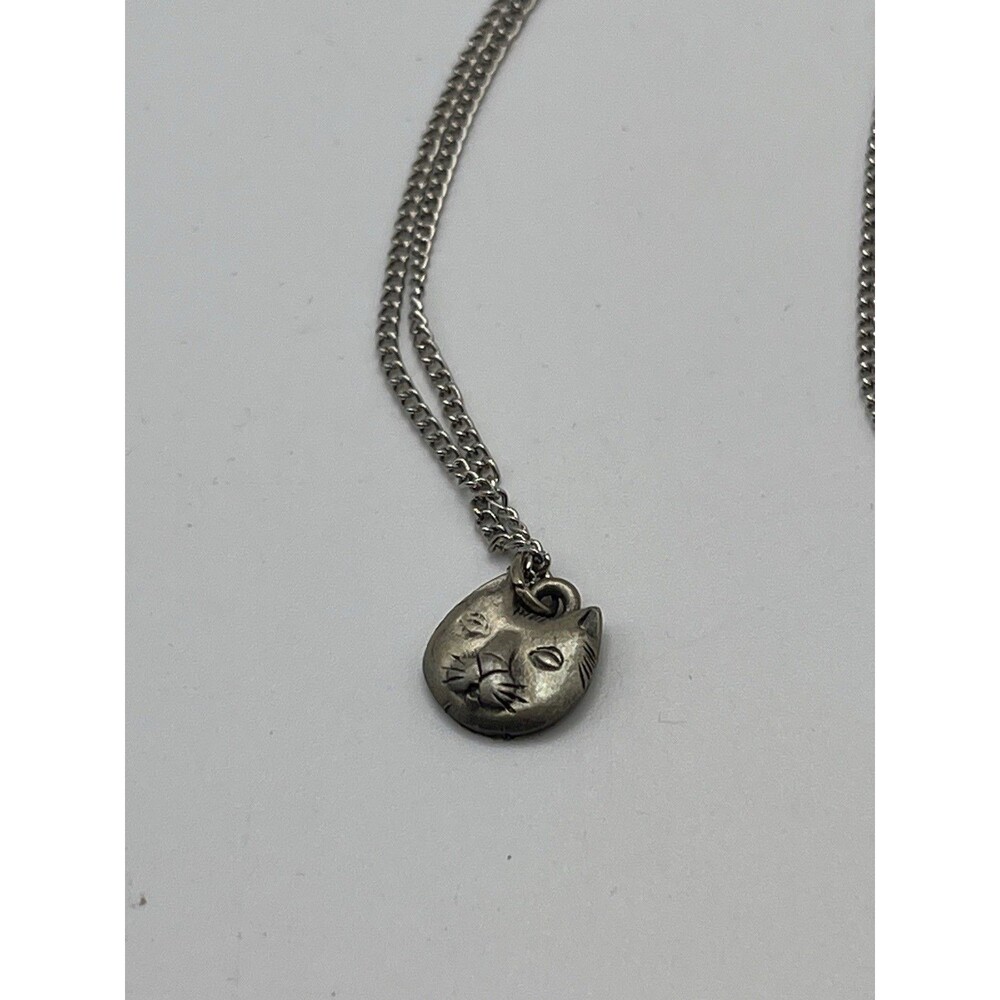 Vintage Mrs. Dee Pewter Cat Pendant Necklace Signed EUC  8” Long Jewelry Head